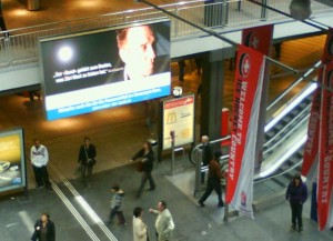 Kuno in der Bahnhofshalle Bern